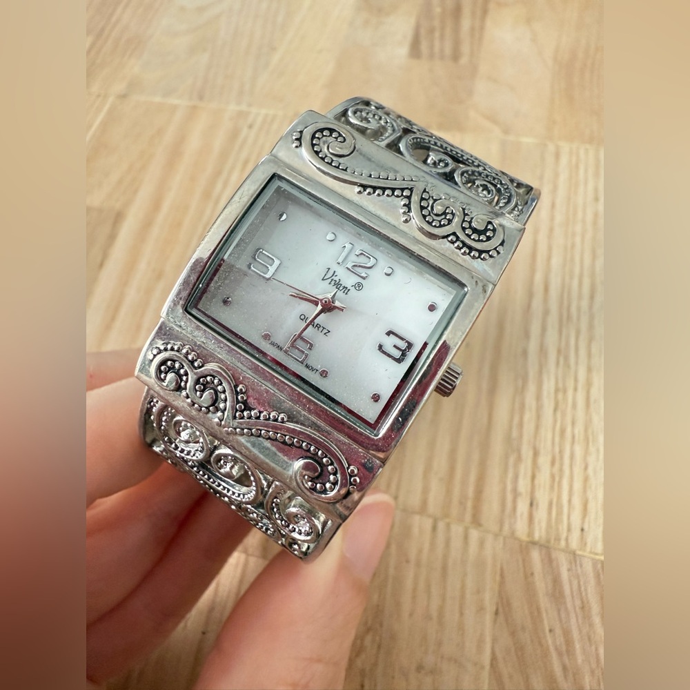 Vivani ladies silver tone scroll cuff bracelet watch NEW BATTERY